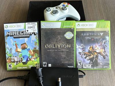 Xbox 360 E + Games