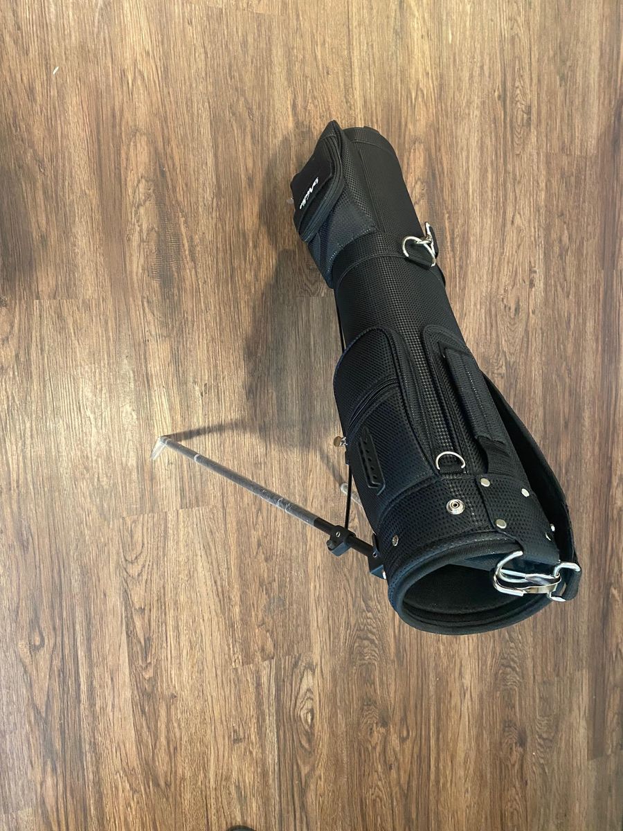 Lightweight Sunday Golf Bag with Stand – Compact Carry Golf Bag