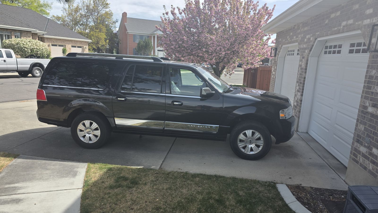 2011 LINCOLN NAVIGATOR Base