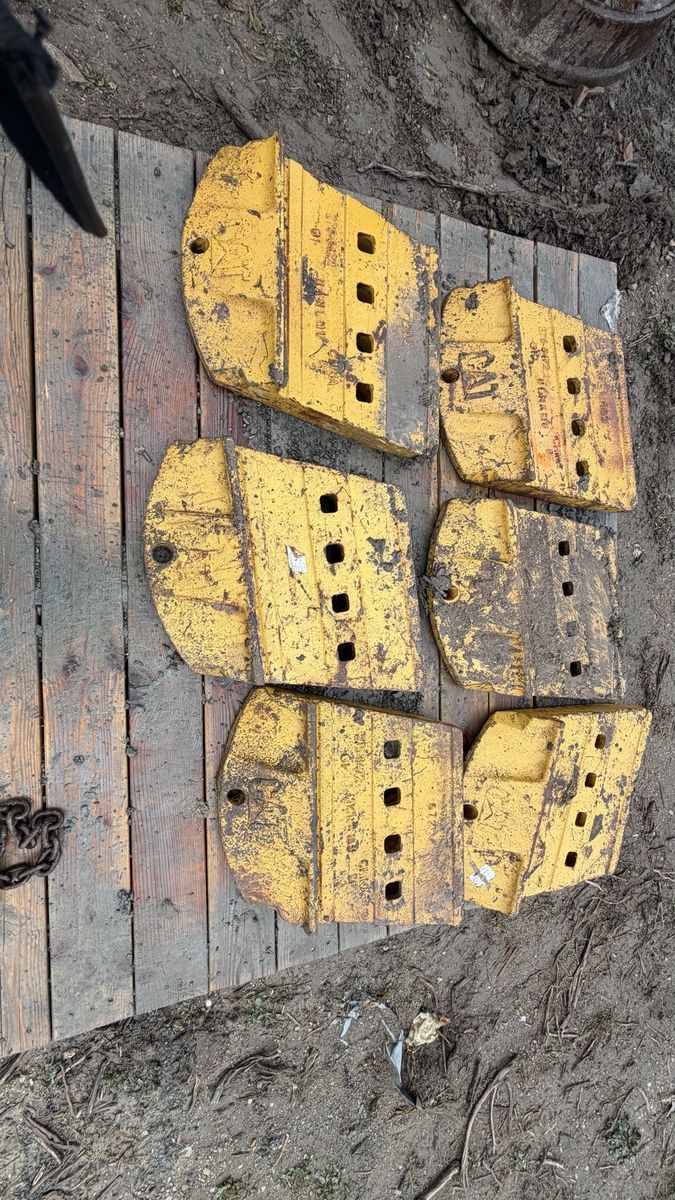 988/992 cat bucket edges