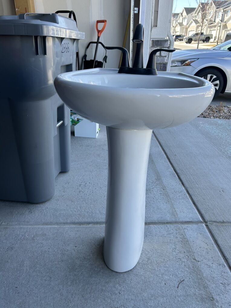 Pedestal Sink