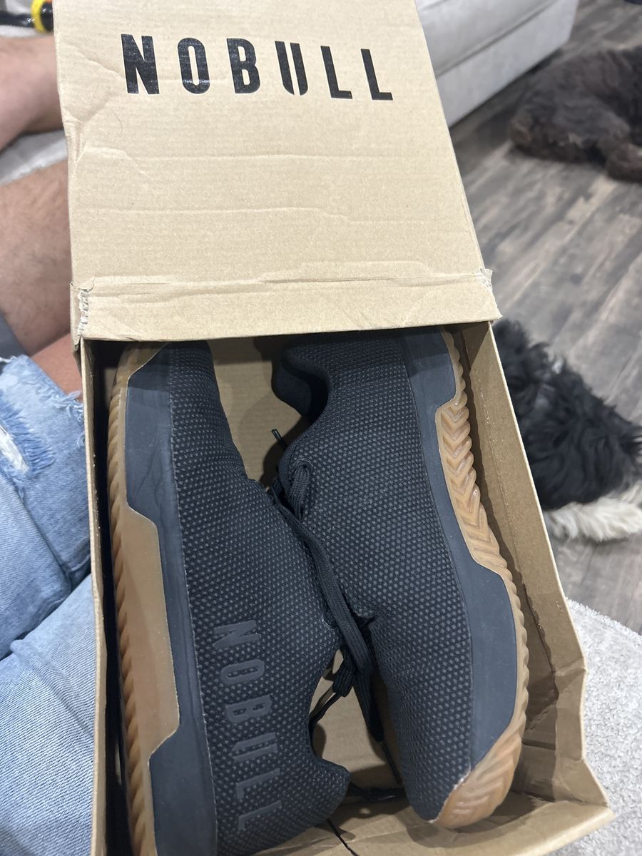 NO BULL women’s size 8