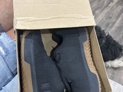 NO BULL women’s size 8
