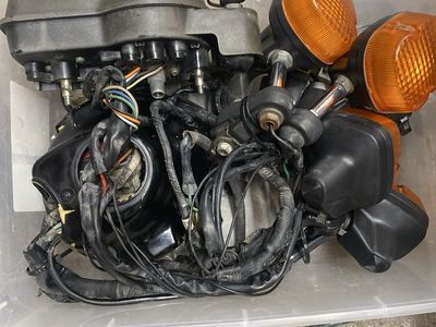 79-81 XL 500S Motorcycle Parts Lot: front and rear Turn Signals, Wiring Harness - headlight ,speedometer.