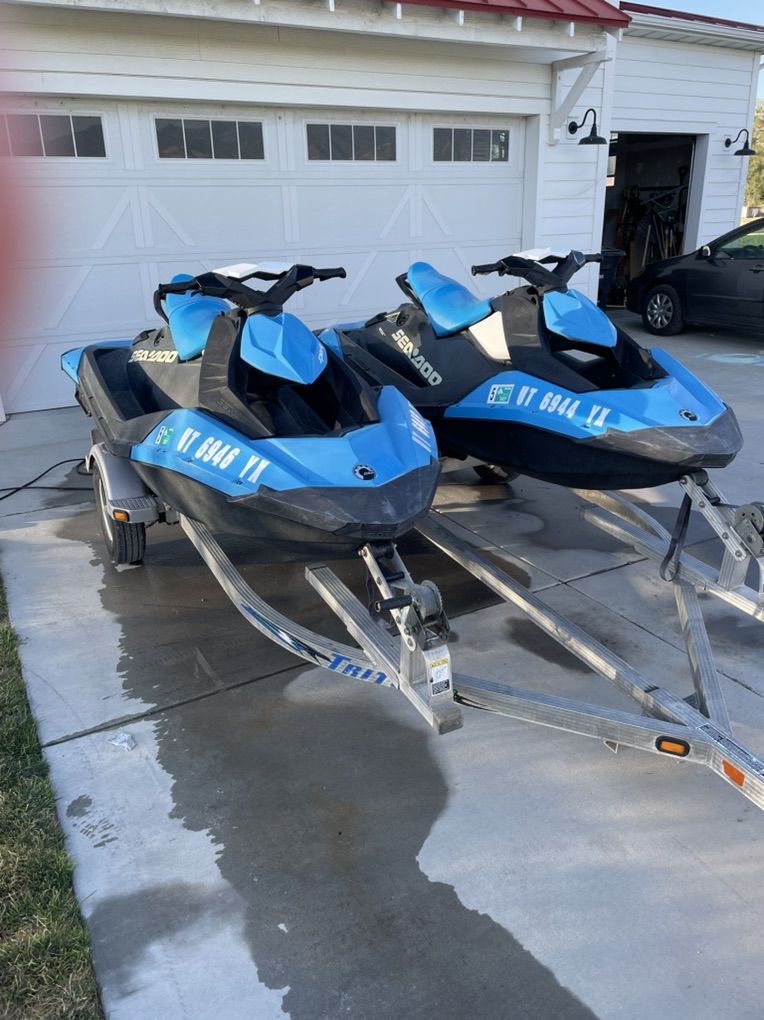 Pair of 2017 Seadoo Spark Jet-Skis
