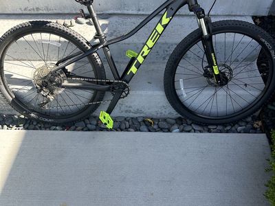 2022 Trek Marlin 6 (XS)