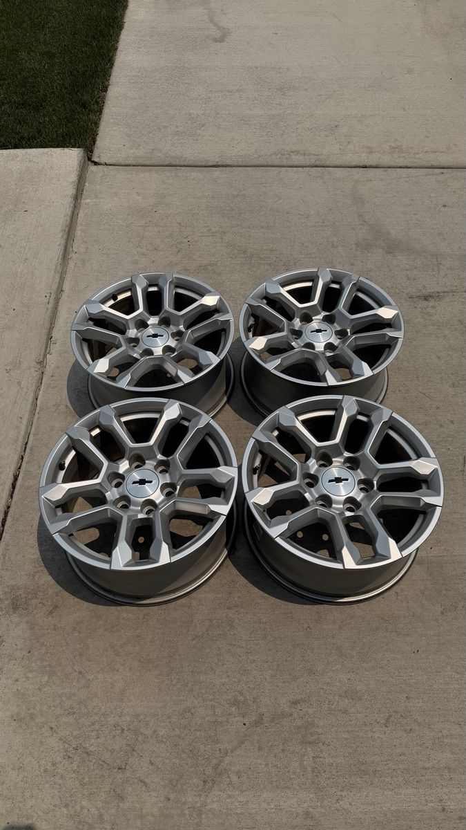 Chevy Silverado 1500 Tahoe Rims 18” like new