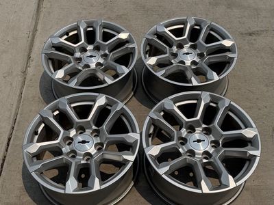 Chevy Silverado 1500 Tahoe Rims 18” like new