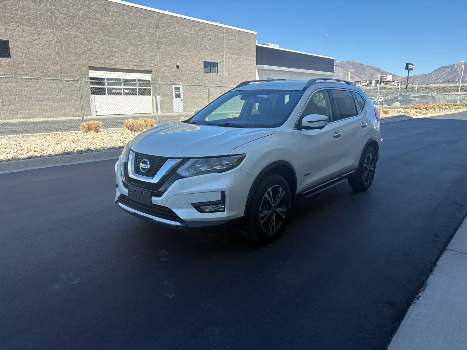 2017 NISSAN ROGUE