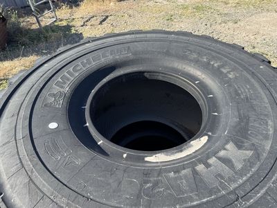 Loader tires Michelin XHA2