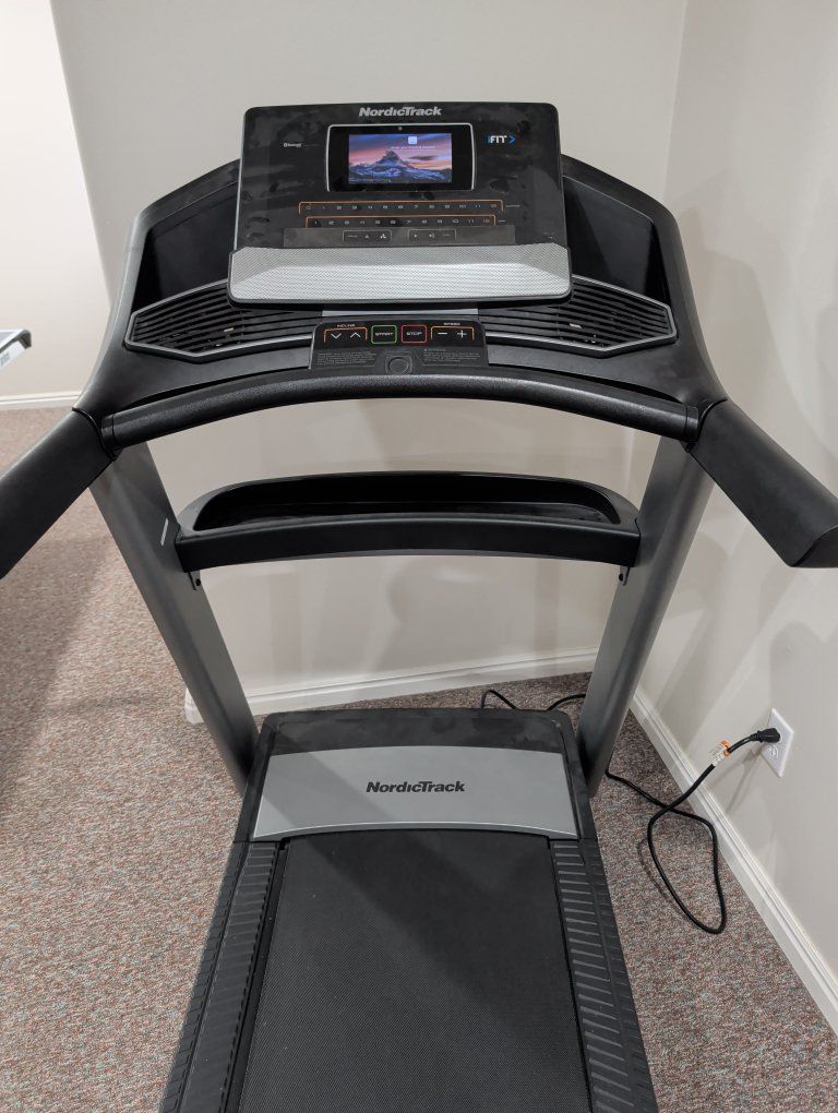 NordicTrack Treadmill - Excellent Condition, Ready for Your Home Gym
