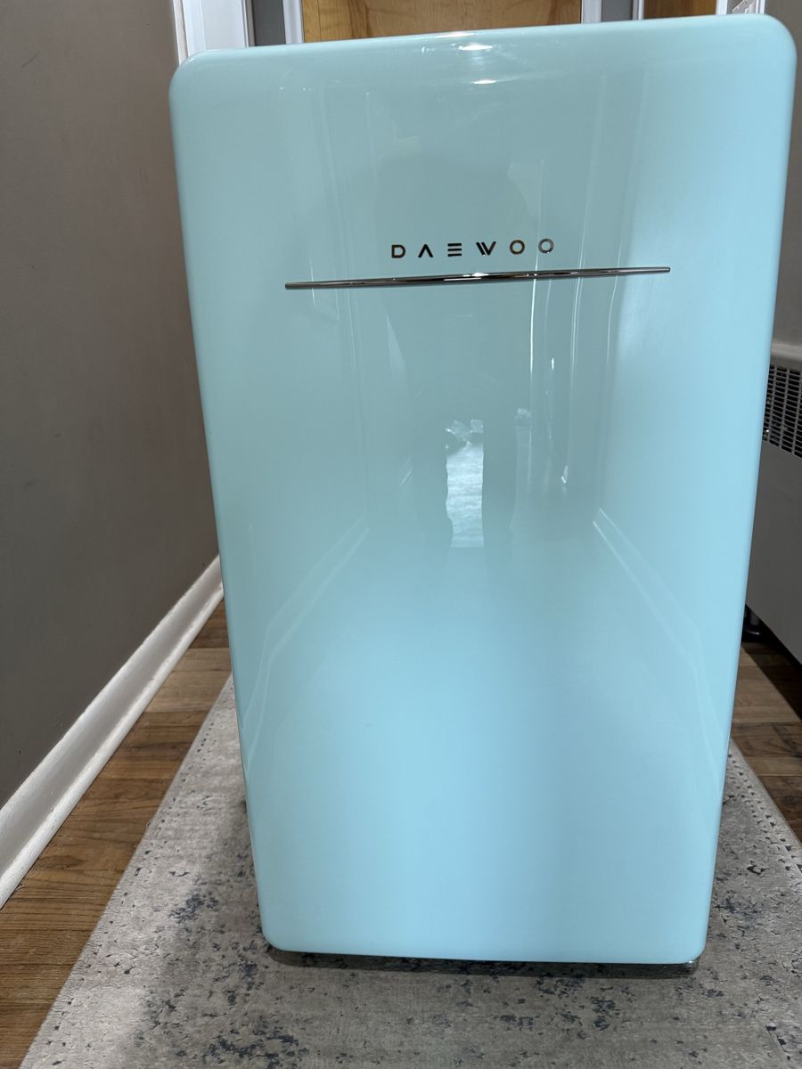 Retro Mini Refrigerator in Mint Green with Freezer - 3.2cu. ft 