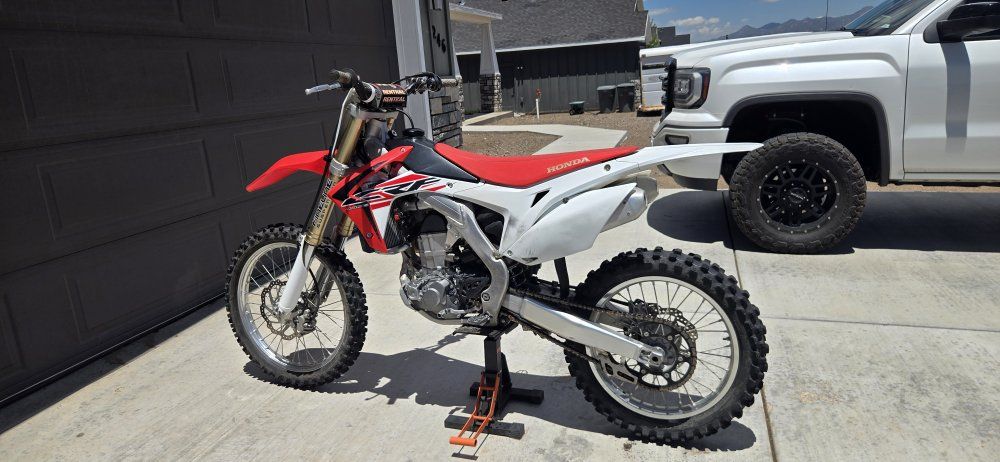 2015 Honda CRF450R Dirt Bike - Red/White - Excellent Condition