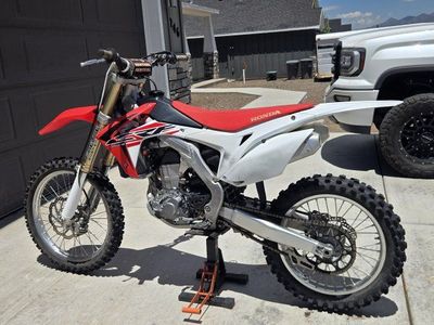 2015 Honda CRF450R Dirt Bike - Red/White - Excellent Condition