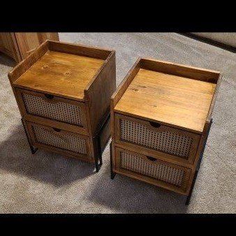 2 Nightstands