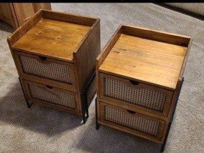 2 Nightstands