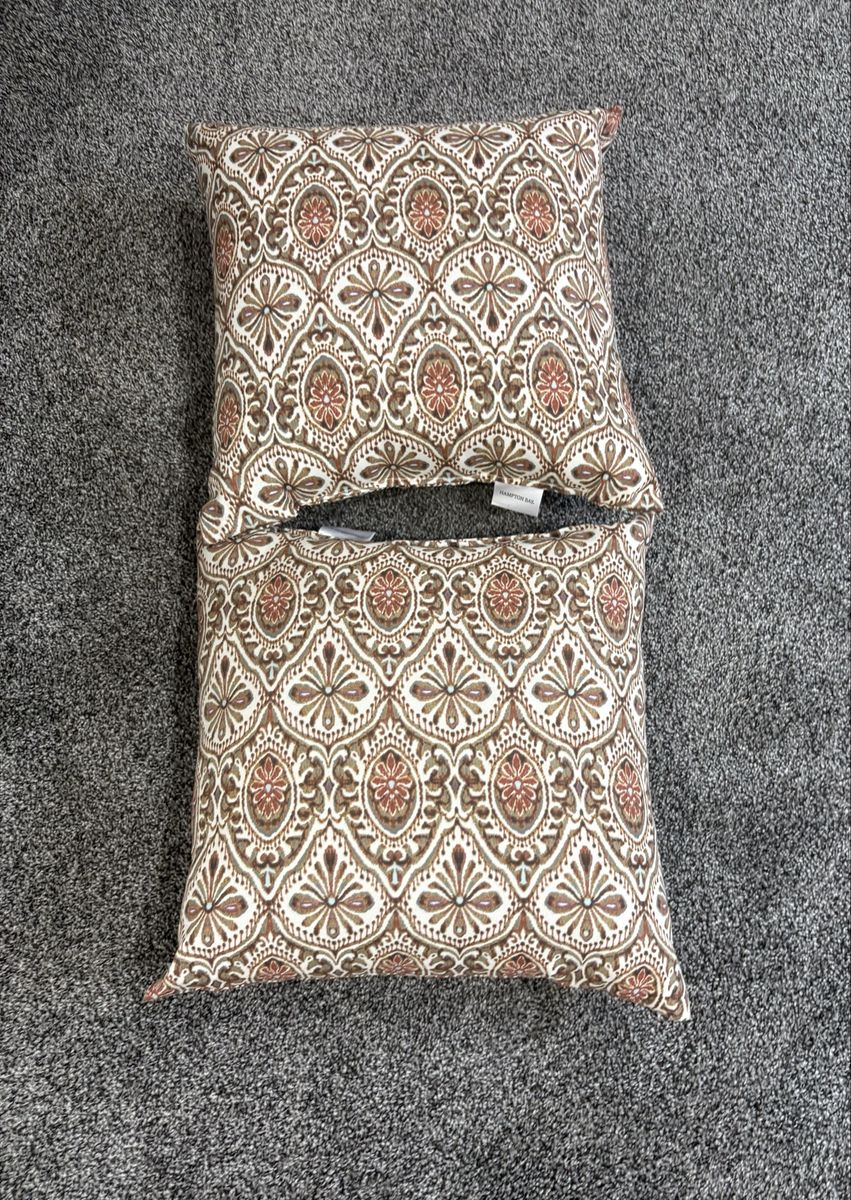Set of 2 outdoor pillows