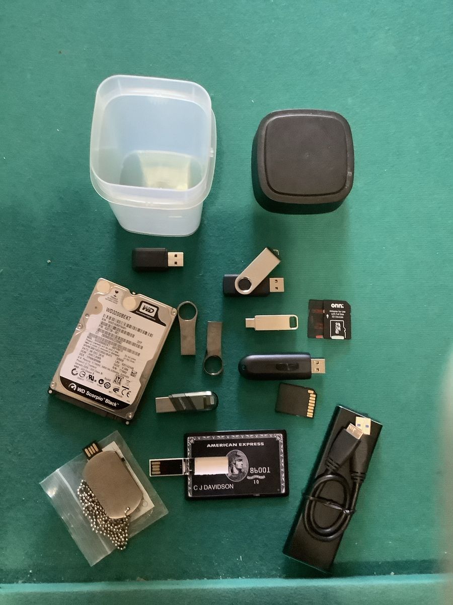 Lot of USB Flash Drives, WD Scorpio Black 320GB HDD, SD Cards, USB Card & More.