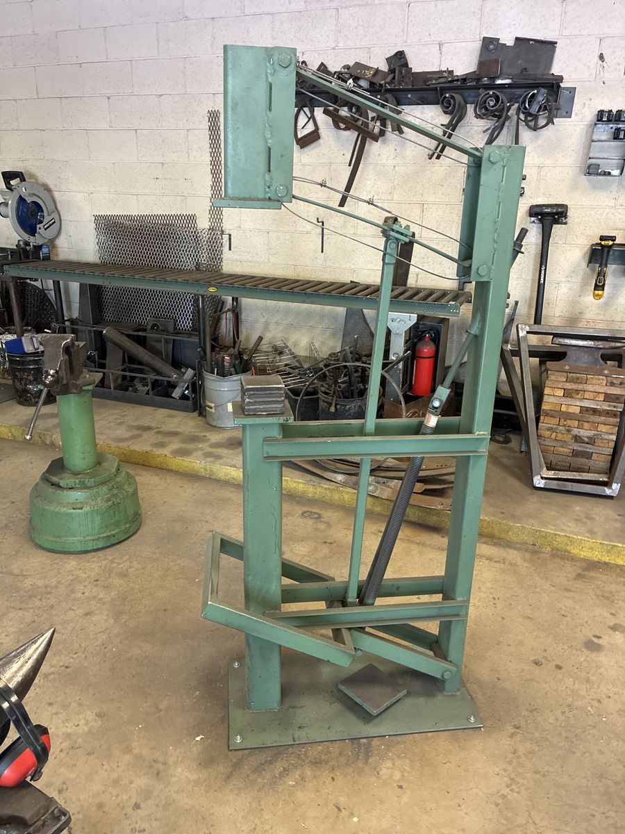 Blacksmith treadle hammer