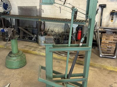 Blacksmith treadle hammer