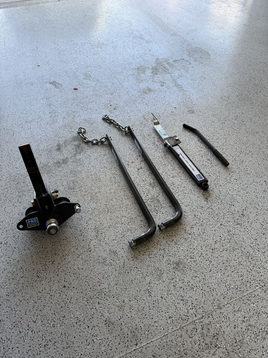 Weight Distribution Hitch w/ Sway Control – 10,000 lb (Pro Series)
