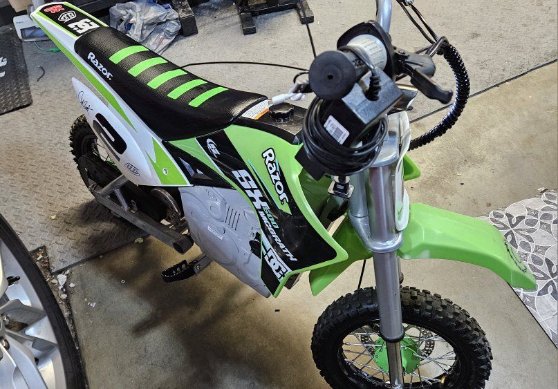 Razor SX500 New batteries come with charger and lights and horn. $425 Firm 