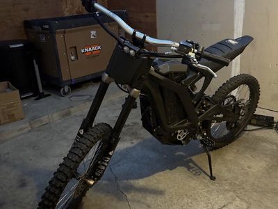 Sur Ron Light Bee X Electric Dirt Bike - Upgraded Warp 9 Bar Clamp - Off-Road E-Bike has 1375 miles