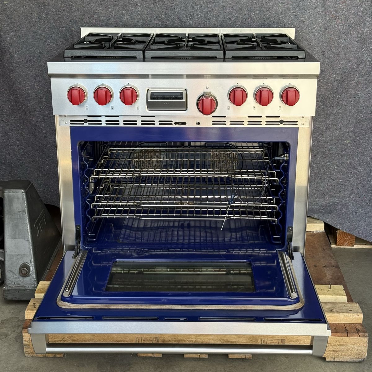 Main image 6