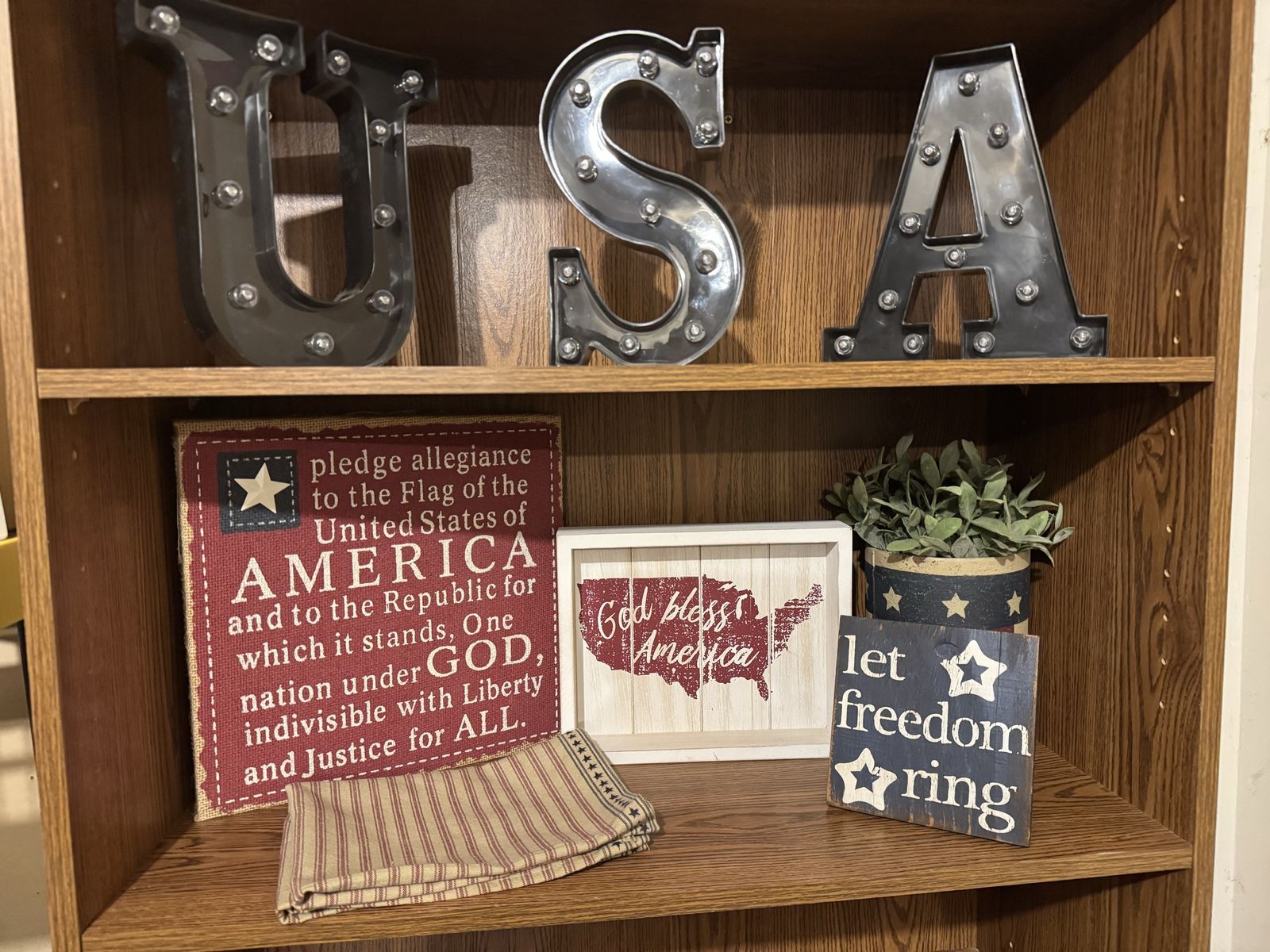 Patriotic USA Home Decor Set - Light-Up Letters, Pledge, God Bless America & Let Freedom Ring