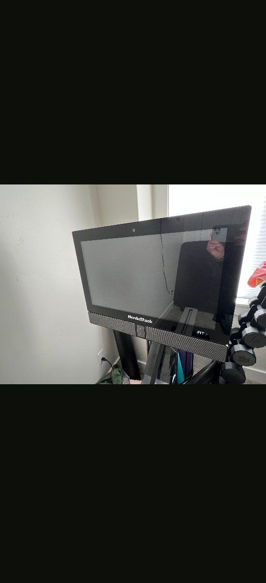 LIKE NEW NordicTrack RW900 Smart Rower - Us