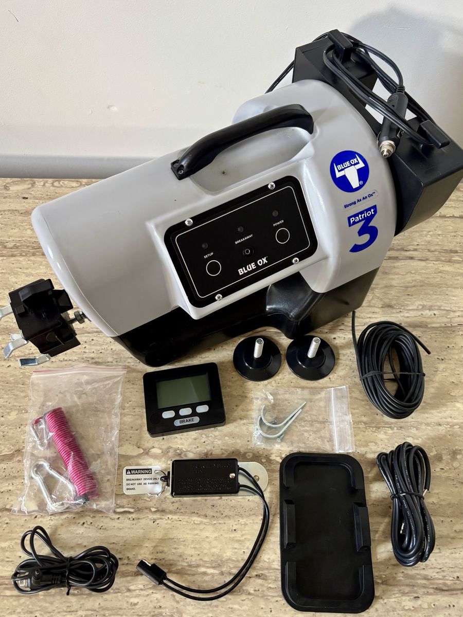 Blue Ox Patriot Portable Flat Tow Brake System with Breakaway Kit and RF Remote (BRK2019)