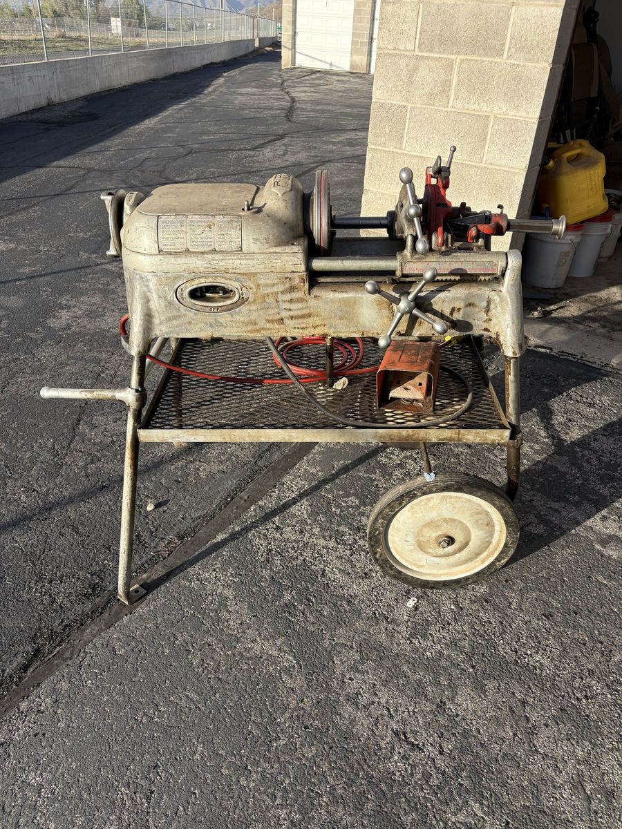 RIDGID 535 pipe Threader with Wheeled Stand