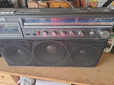 magnavox boombox d8443