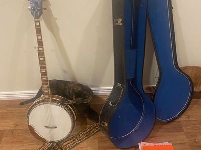 Vintage 60s/70s Conqueror 5-String Banjo + Pete Seeger Book