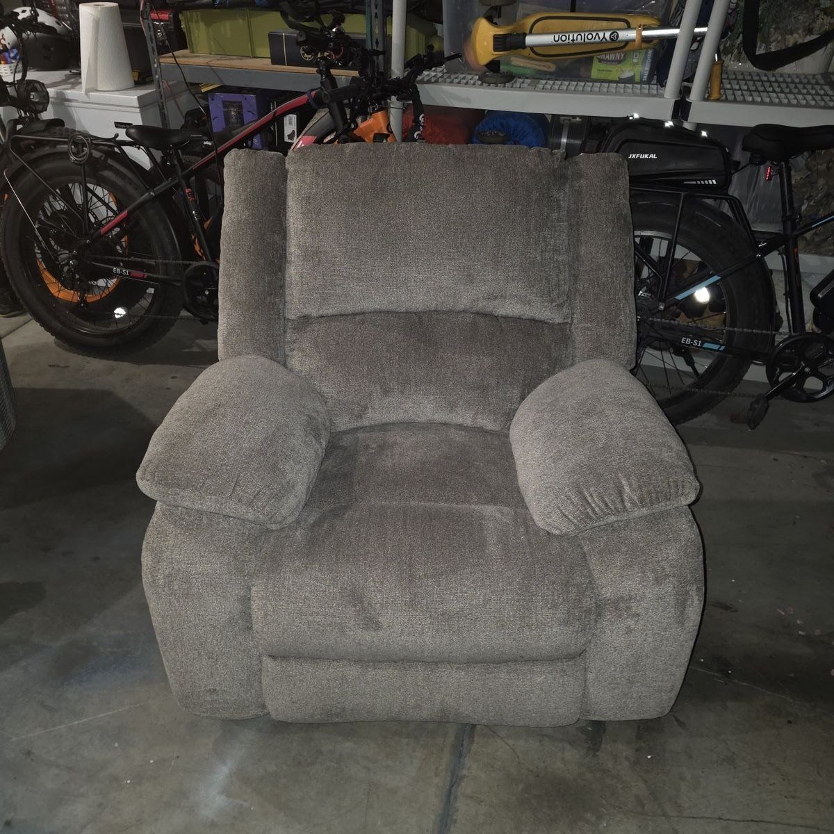Ashley Furniture Electric Recliner 140.00 OBO