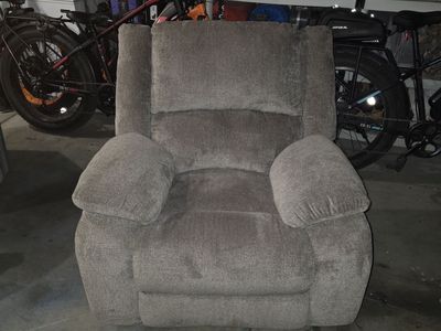 Ashley Furniture Electric Recliner 140.00 OBO