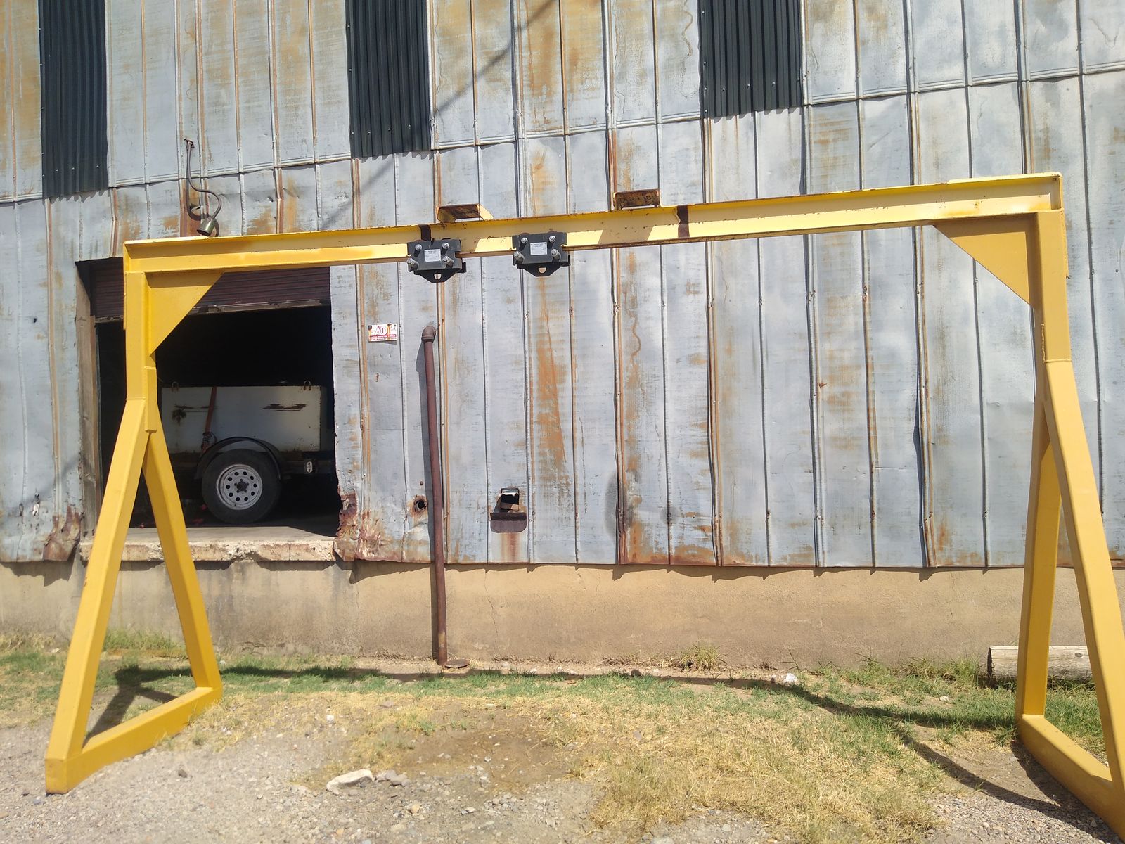 A frame Gantry 5000 cap with two trolley w/1 ton cap.