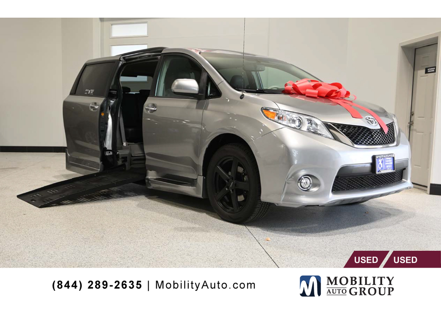 2013 Toyota Sienna SE 8-Passenger