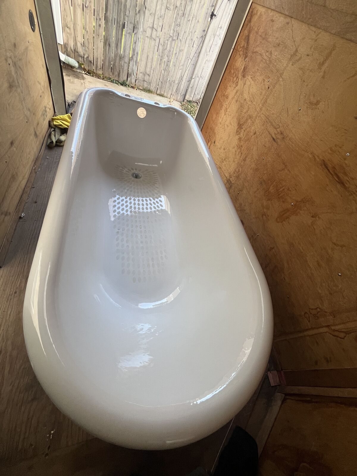 Victorian Clawfoot Sunrise Tub – 67”
