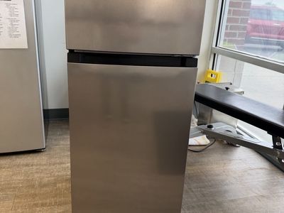 Mini refrigerator with freezer