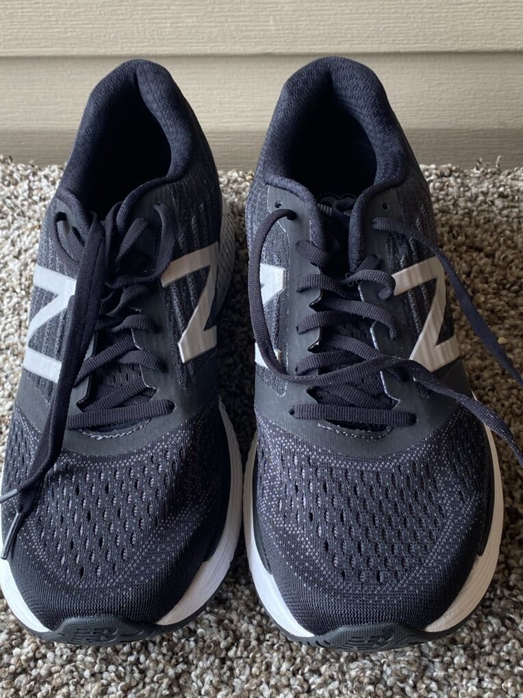 Size 10 New Balance Shoe