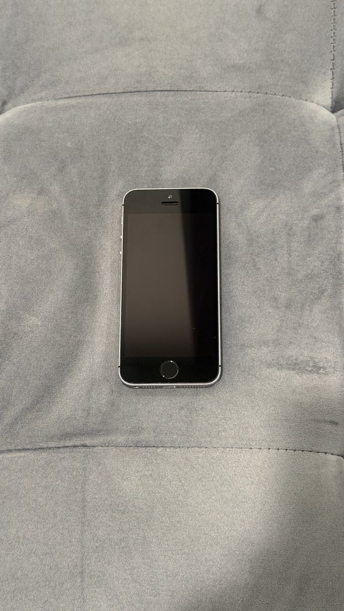 Apple iPhone SE  - Unlocked
