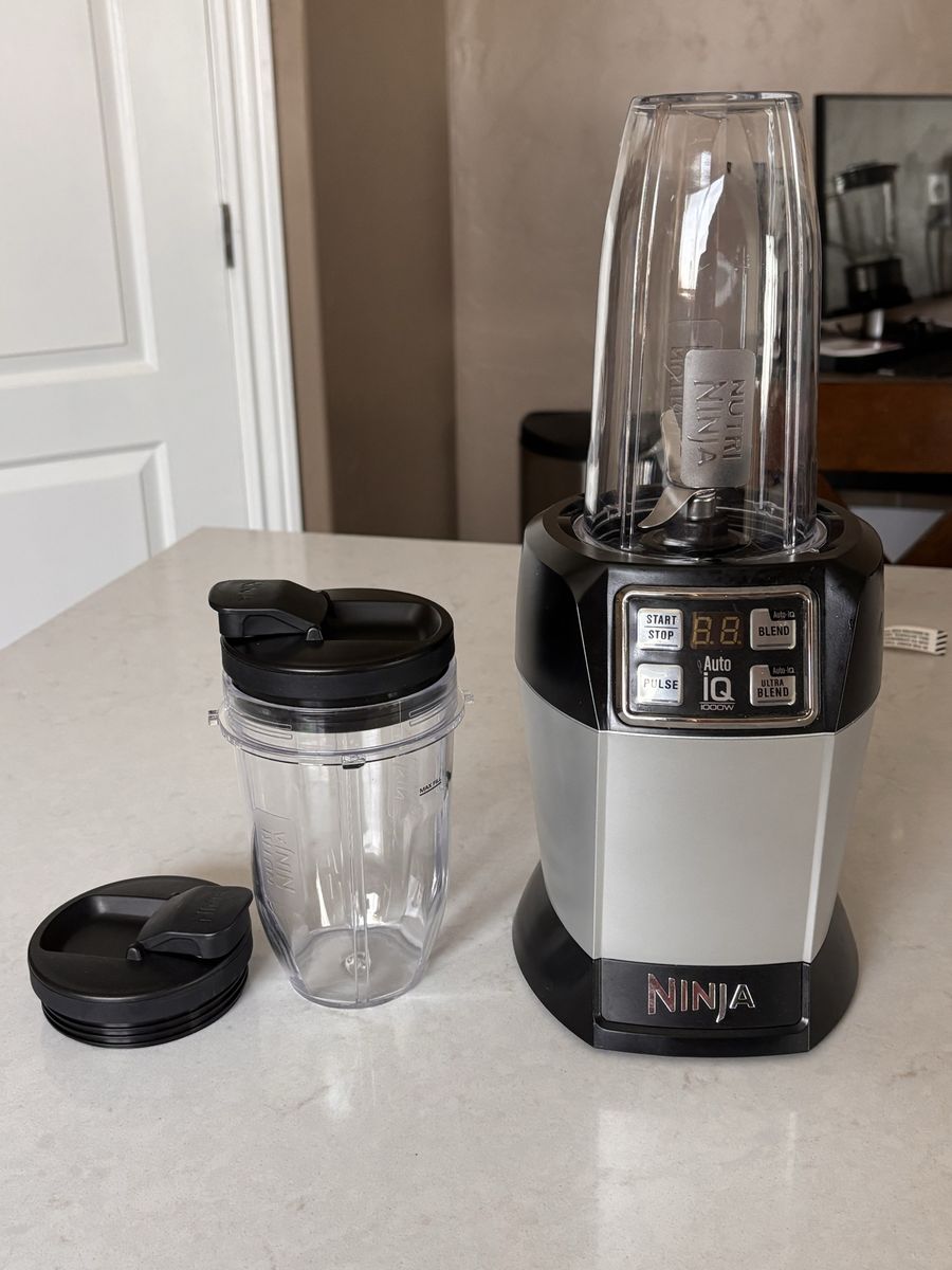 Nutri Ninja Auto-IQ 1000W Personal Blender with Cups - Silver/Black