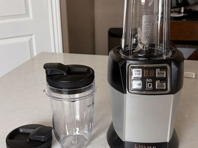 Nutri Ninja Auto-IQ 1000W Personal Blender with Cups - Silver/Black