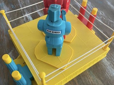Rock'em Sock'em Robots Dueling Game Vintage from 2001