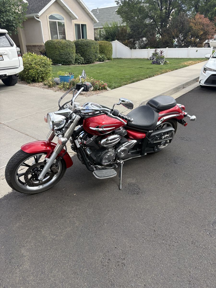 Used Yamaha V Star 950 Motorcycle - Less than 8,000 Miles, Windshield, Cobra Exhaust