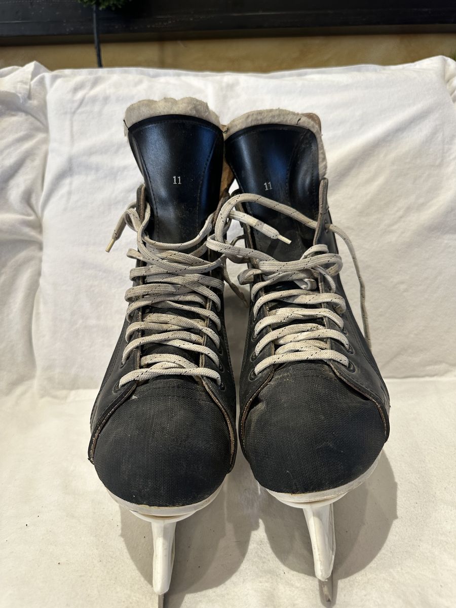 T25 Usa, Men’s Size 11 Black Hockey Skates