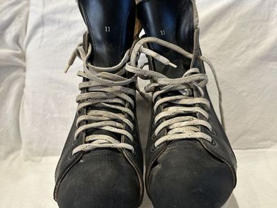 T25 Usa, Men’s Size 11 Black Hockey Skates