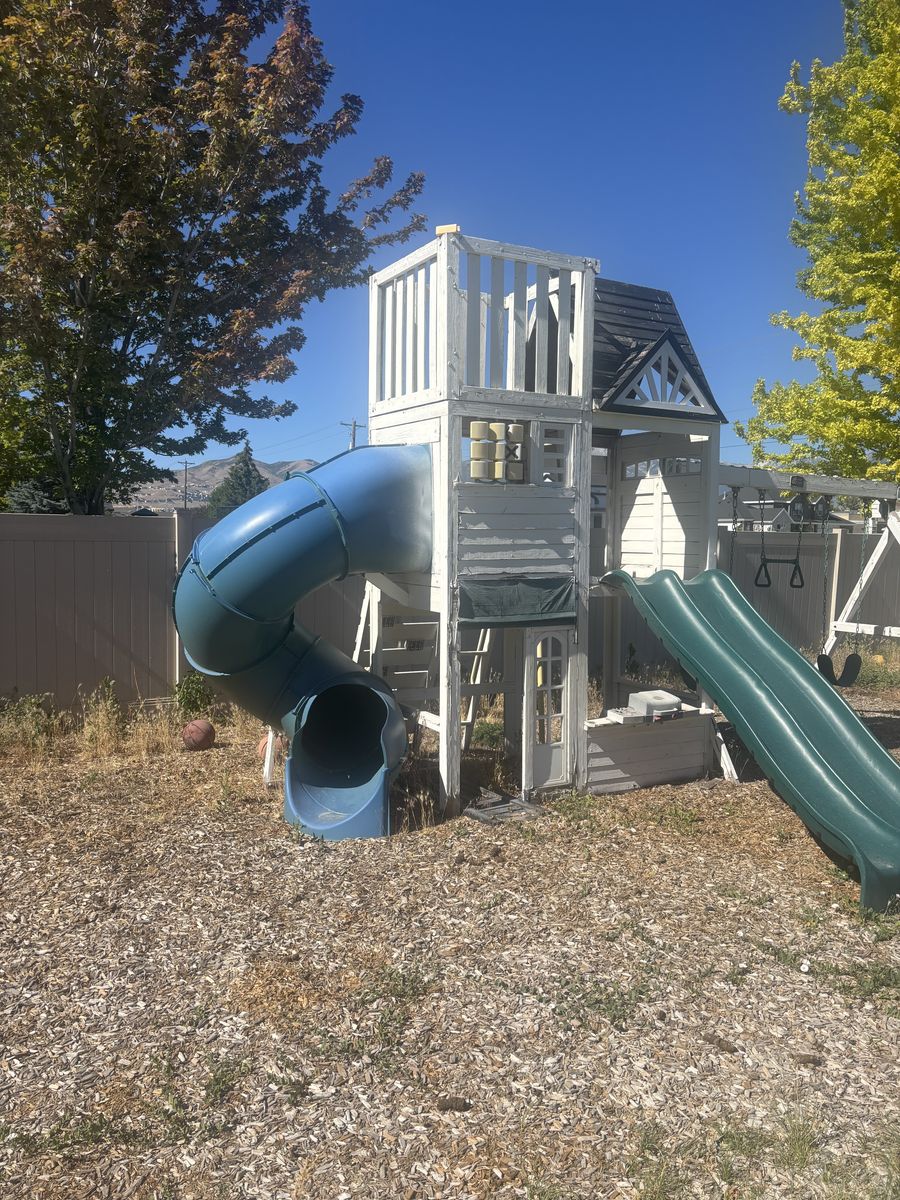 Main image 3