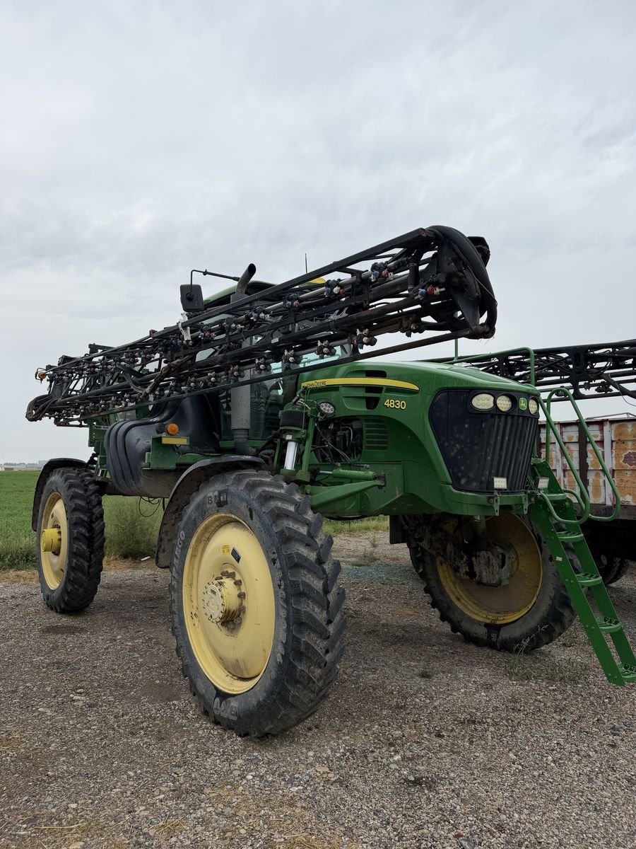 John Deere 4830 Sprayer